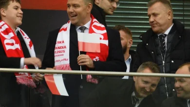 Kibice skandowali nazwisko prezydenta i wulgarnie obrażali Tuska. Stadion wrze