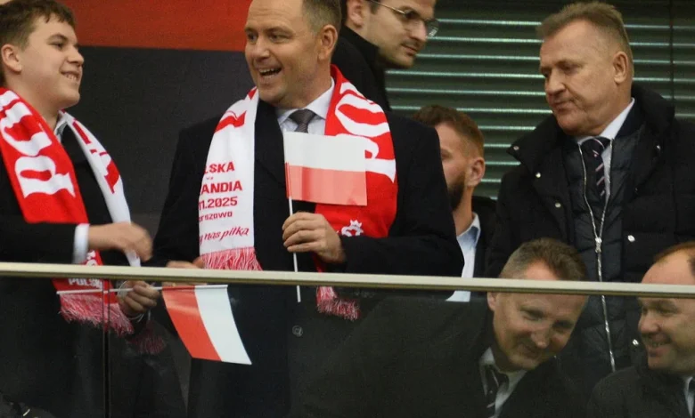 Kibice skandowali nazwisko prezydenta i wulgarnie obrażali Tuska. Stadion wrze