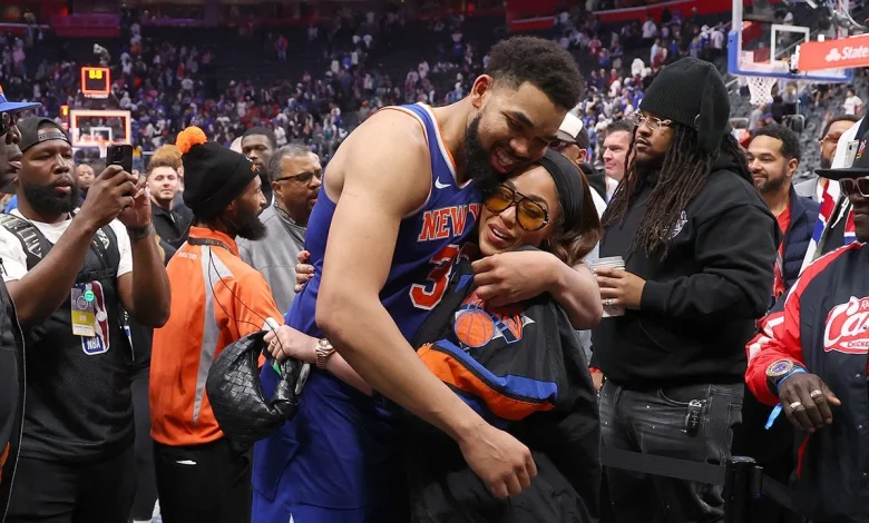 Knicks star's girlfriend hunts down late mother's old car for 30th birthday present: 'The best thing ever'
