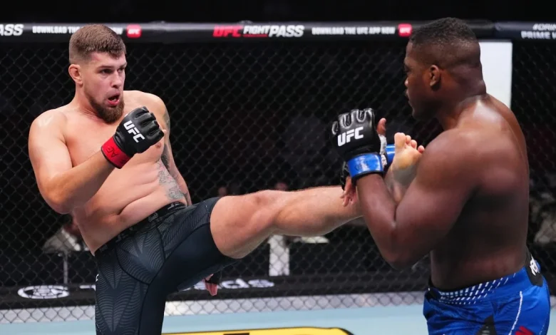 Kolejny Polak zadebiutował w UFC. Na wynik walki musiał czekać do końca