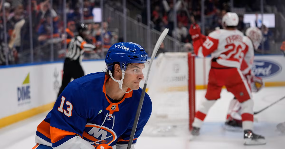 LNH : Mathew Barzal en retard, Patrick Roy le punit