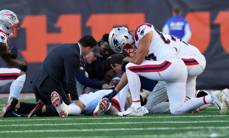 LT Campbell carted off, among Pats' OL injuries