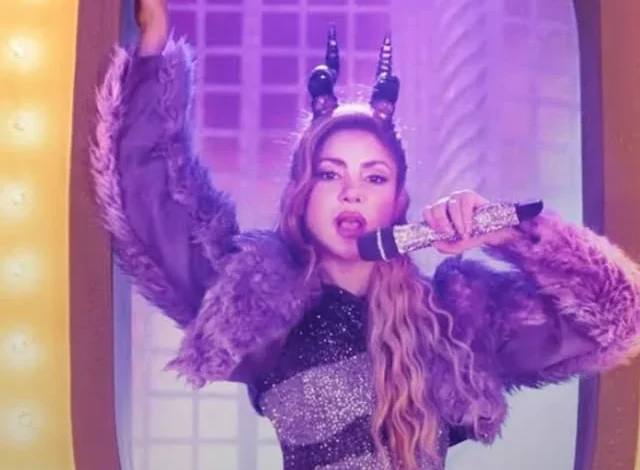 La cantante colombiana Shakira estrenó este miércoles 12 de noviembre el video oficial de su tema “Zoo”, que formará parte de la banda sonora de la película “Zootopia 2” que Disney estrenará en cines el próximo 26 de noviembre, y en la que la artista pone