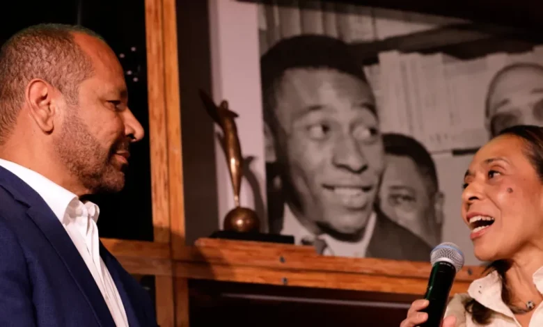 La familia de Neymar revive y repatria la marca “Pelé”