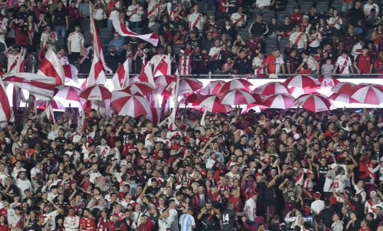 La reacción del Monumental: silbidos, ovaciones, tremenda banca al DT y un Súper pedido