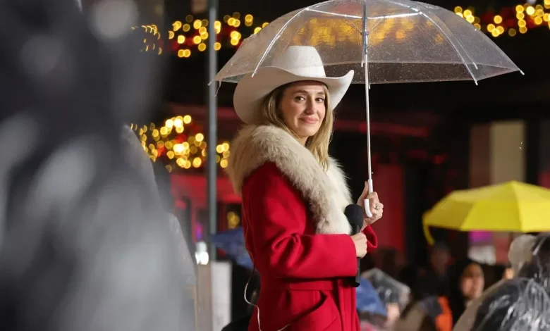 Lainey Wilson will perform on Thanksgiving, but she's not cooking