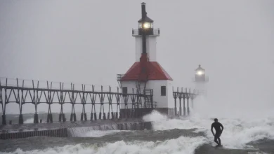 Lake effect snow piles up in Great Lakes region, impacting Thanksgiving travel