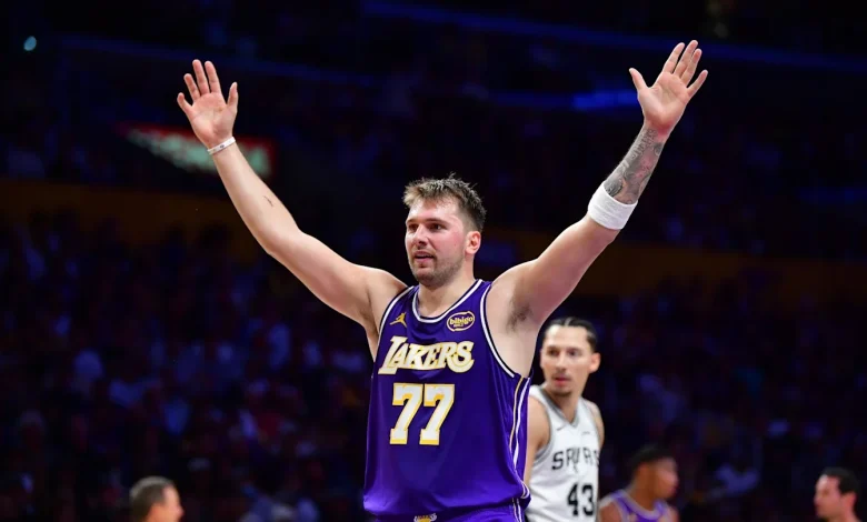 Lakers, Hawks Reveal Starting Lineups for Saturday Game