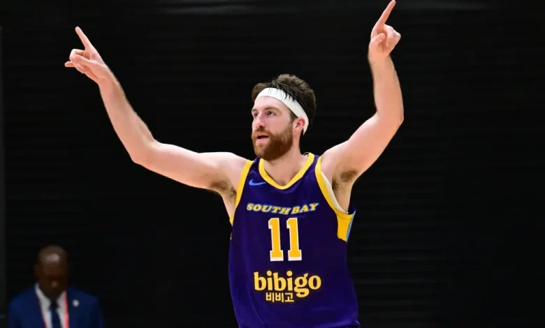 Lakers aim to sign Drew Timme to a two-way contract