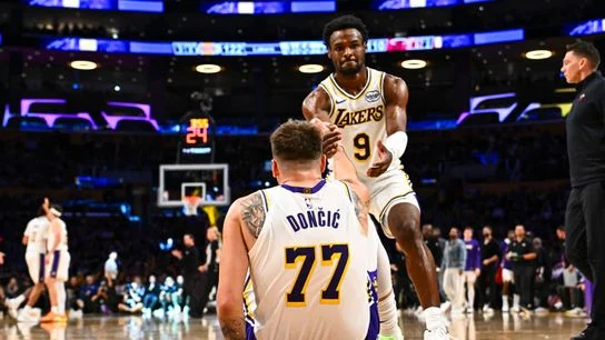 Lakers share success in win over Heat