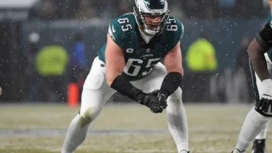 Lane Johnson injury: Eagles right tackle limps off field