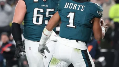 Lane Johnson leg injury, latest update as Eagles top O-lineman leaves game vs Packers