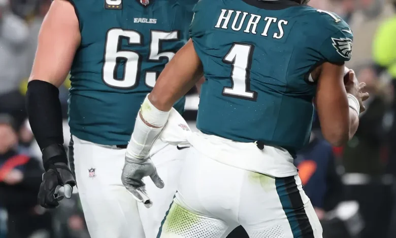 Lane Johnson leg injury, latest update as Eagles top O-lineman leaves game vs Packers