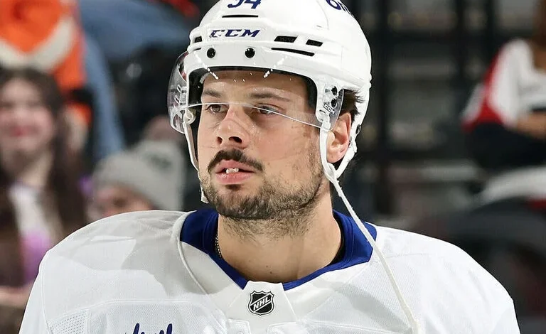 Leafs' Matthews, Stolarz won't return vs. Bruins due to injury