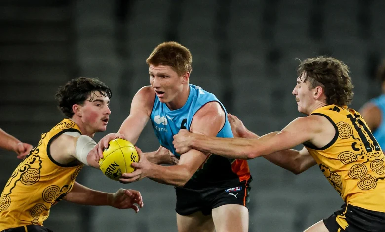 Left footed midfielder joins Collingwood