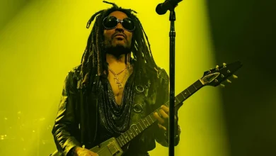 Lenny Kravitz still ice cool despite crowd number not going his way