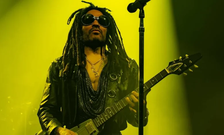 Lenny Kravitz still ice cool despite crowd number not going his way