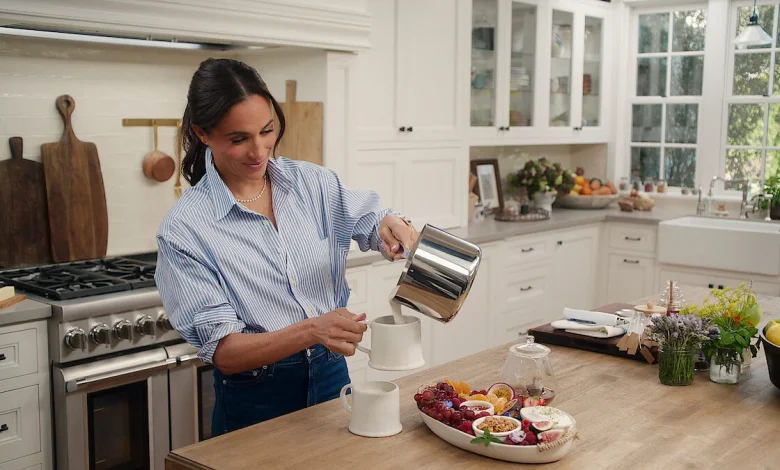 Let Meghan Help with the Holidays This December