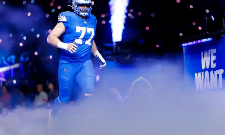 Lions center Frank Ragnow unretires, returns to team