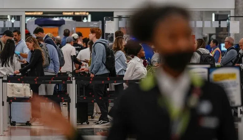 Live updates: Air traffic cut at some airports as government shutdown drags on | CNN Politics
