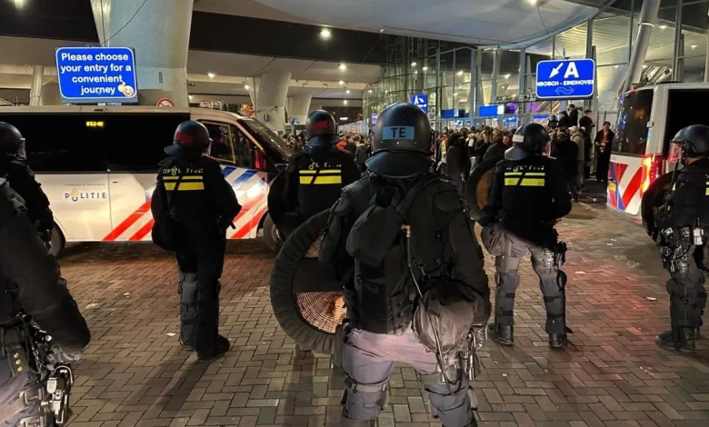 Liveblog: Ajax opnieuw hard onderuit in CL, sfeer grimmig buiten stadion