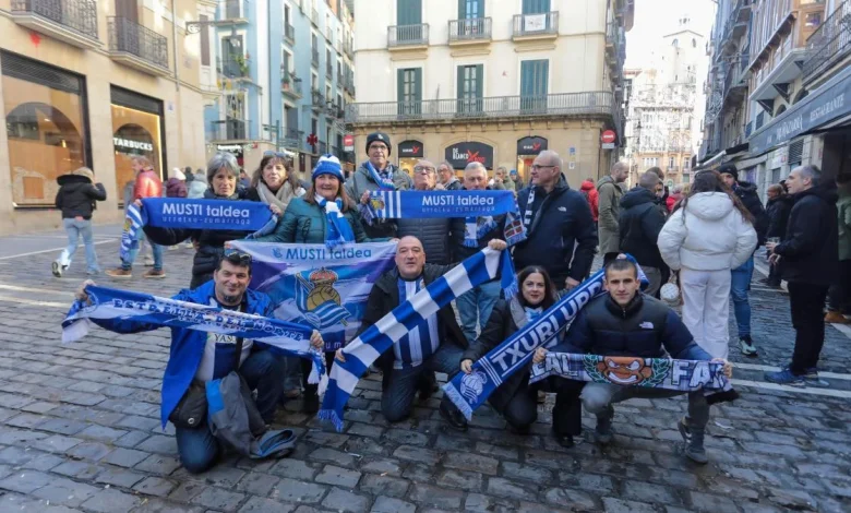 Los colores txuri urdin se dejan ver desde la mañana en Iruña