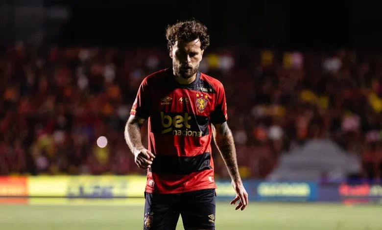 Lucas Lima retorna à Vila Belmiro pela 1ª vez após rebaixamento com o Santos