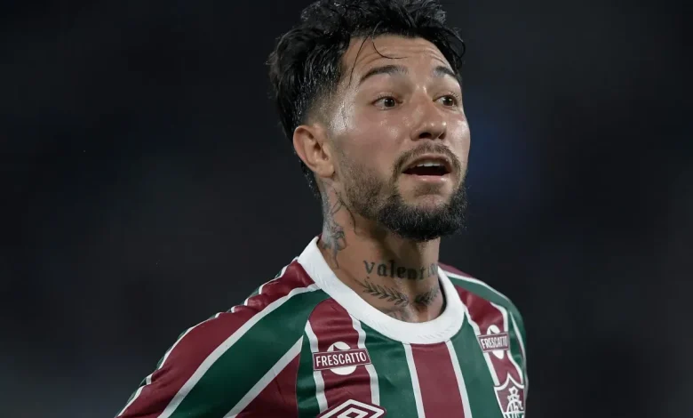 Lucho Acosta marca um belo gol e coloca o Fluminense na frente no clássico contra o Flamengo