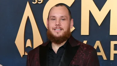 Luke Combs showcases weight loss transformation at 2025 CMA Awards