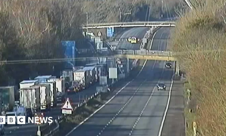 M20 shut between Ashford and Maidstone after 'serious' collision