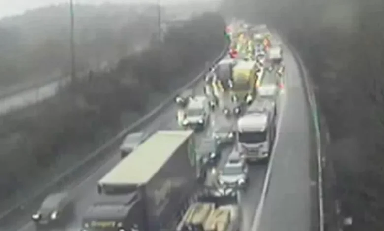 M25 traffic LIVE: Huge crash sparks hour-long delays in torrential rain