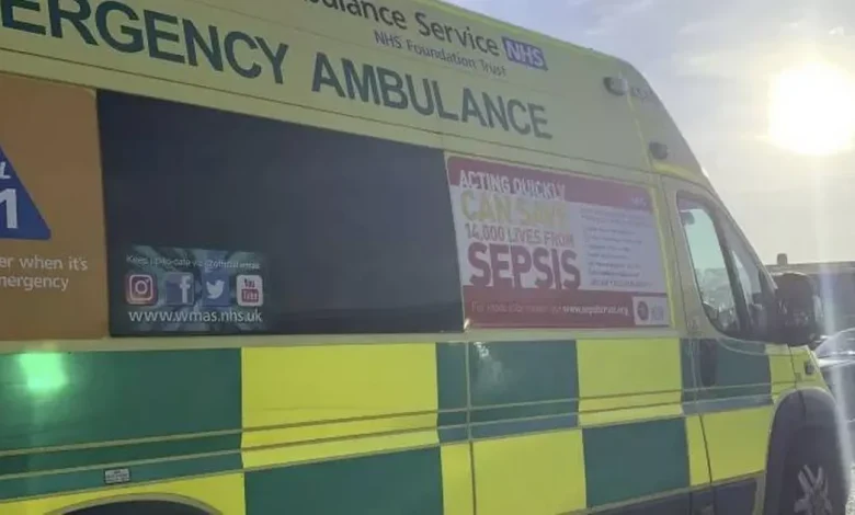 M40 blocked after lorry overturns in crash on motorway near Hockley Heath