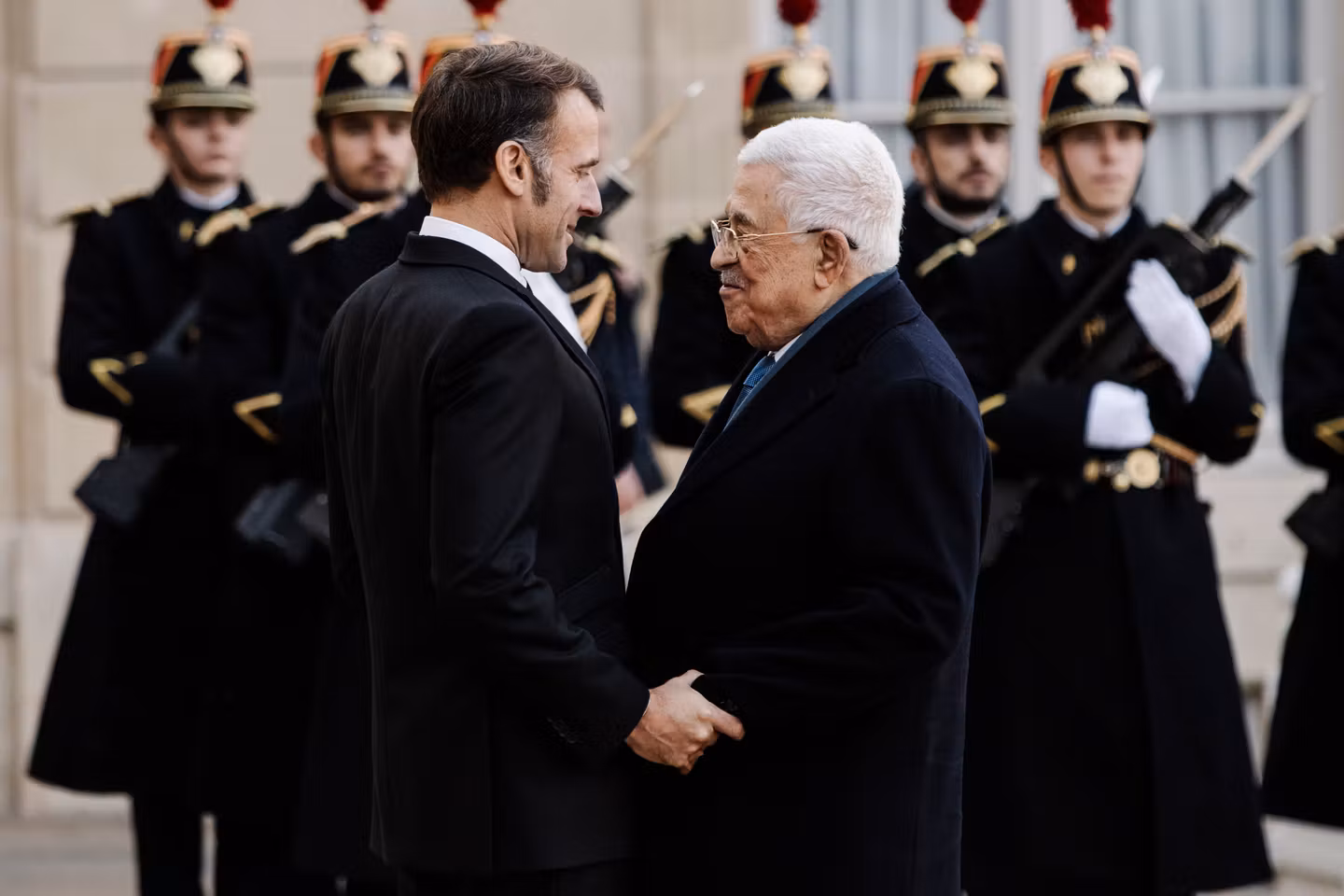 Mahmoud Abbas défend, à Paris, le rôle de l’Autorité palestinienne dans le plan de paix à Gaza