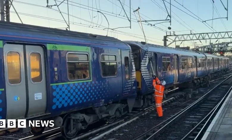 Major disruption to Glasgow trains after electric wires damaged