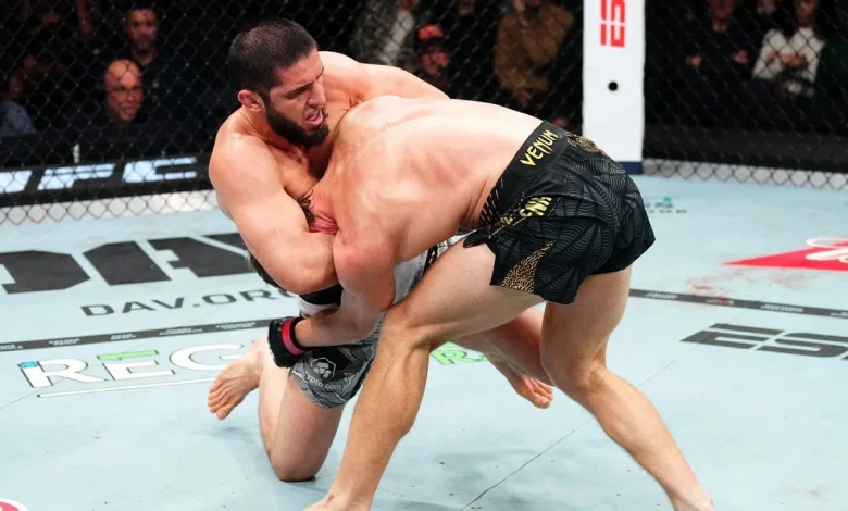 Makhachev dominates to become 2-weight champ