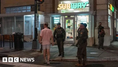 Man who threw sandwich at US border agent not guilty of assault