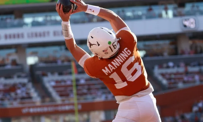 Manning makes Texas history after snagging TD