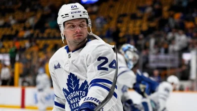 Maple Leafs' Laughton exits vs. Bruins with upper-body injury