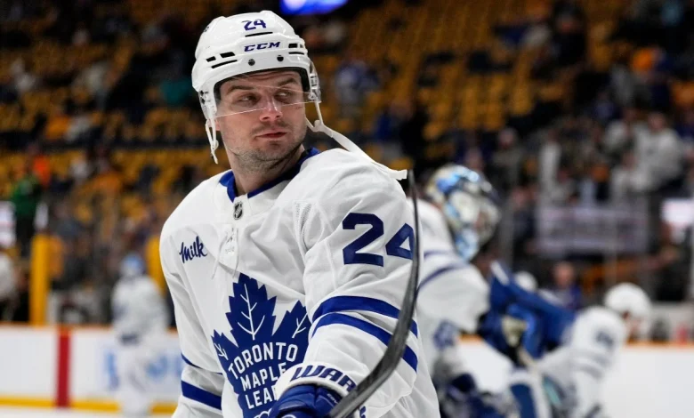 Maple Leafs' Laughton exits vs. Bruins with upper-body injury