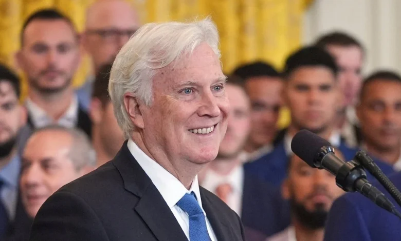 Mark Walter finalizes his purchase of majority stake in Lakers