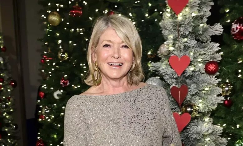 Martha Stewart’s Traditional Front Porch Christmas…