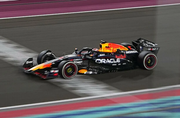 Max Verstappen wins Qatar GP to set up final race title showdown