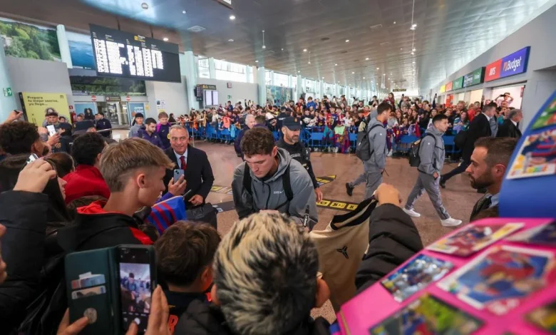 Máxima expectación: los jugadores del Barça firmaron autógrafos en su llegada a Vigo