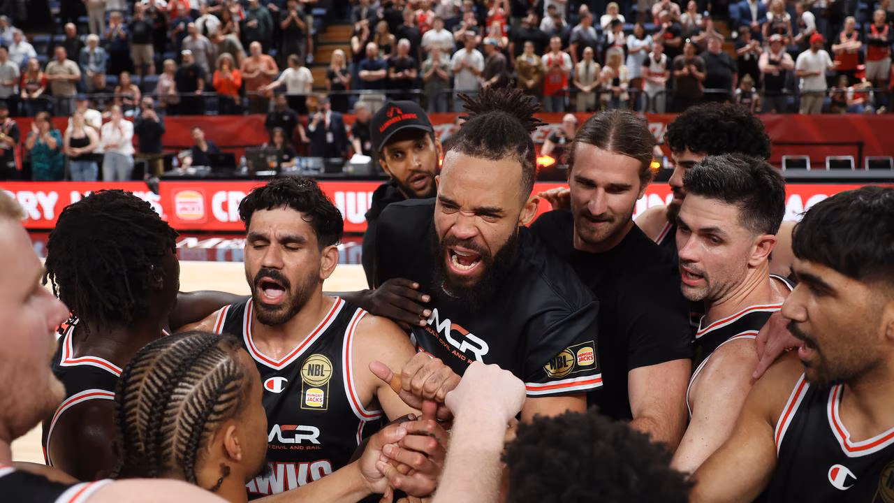 McGee goes off as Hawks claim monster Melbourne Utd scalp