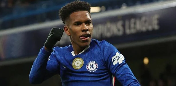 Melhor que Yamal? Jornais ingleses se derretem por Estêvão após golaço