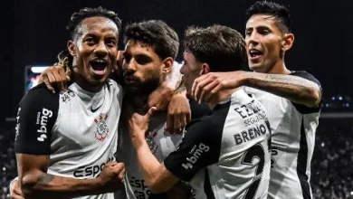 Memphis e Yuri marcam, Corinthians bate São Paulo e alcança 'número mágico'