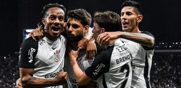 Memphis e Yuri marcam, Corinthians bate São Paulo e alcança 'número mágico'