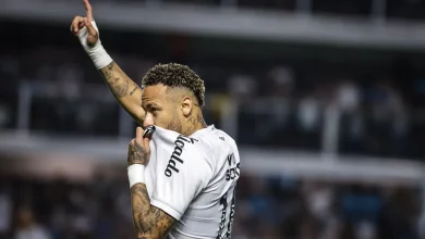 Mesmo lesionado, Neymar brilha e ajuda o Santos a sair da zona de rebaixamento