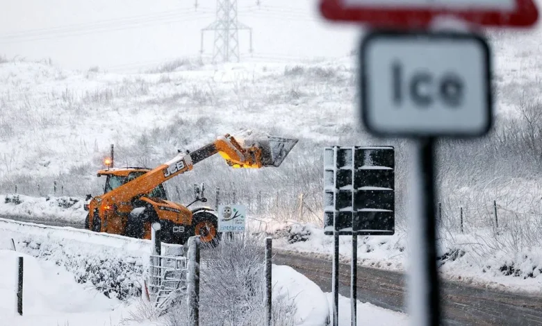 Met Office says 'big dangler' looming above UK as it delivers snow verdict