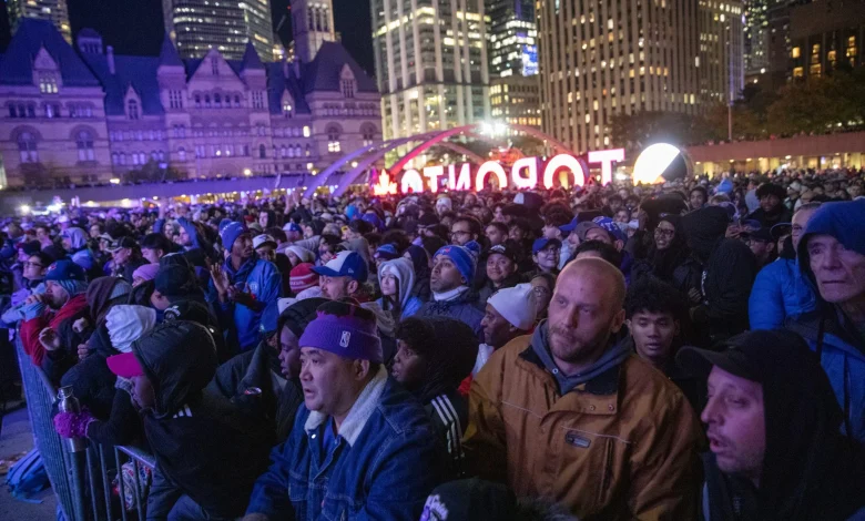 Metrolinx, City of Toronto slammed for not extending transit service after World Series finale